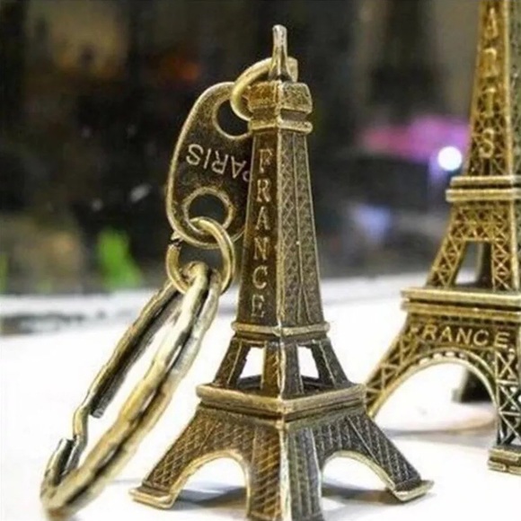 The Eiffel Tower Gold Keychain Iron Lady la Tour Eiffel Paris France Key Ring - Picture 14 of 16